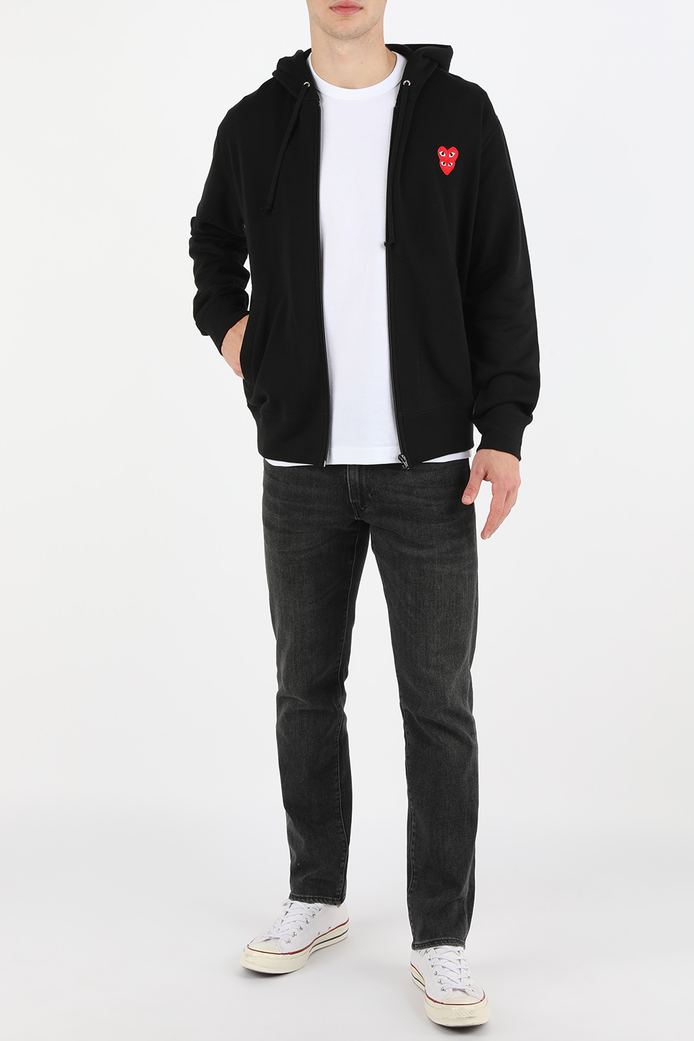 חולצת טי עם לב אדום בגוון לבן